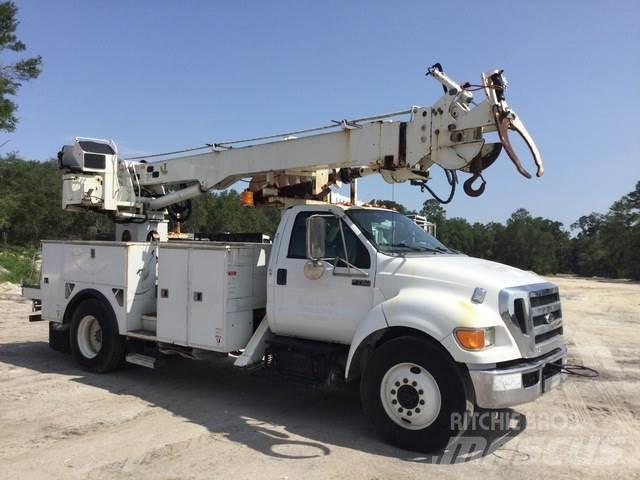 Ford F-750 이동식 드릴 리그 트럭