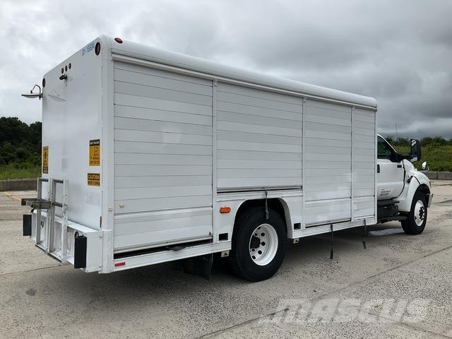 Ford F-750 음료 배달 트럭