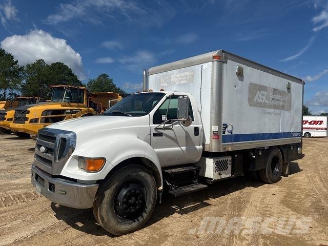 Ford F-750 탱커 트럭