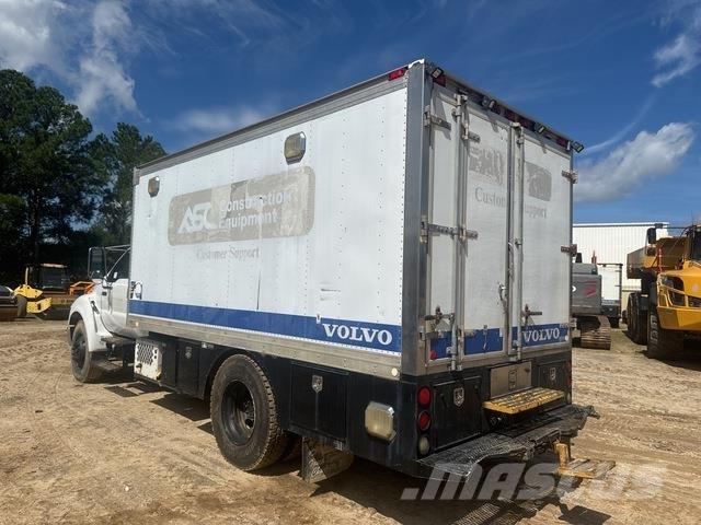 Ford F-750 탱커 트럭