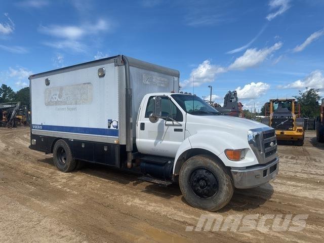 Ford F-750 탱커 트럭