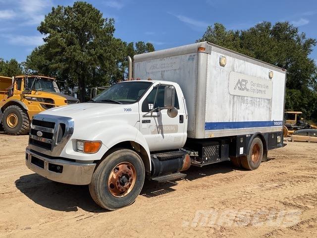 Ford F-750 탱커 트럭