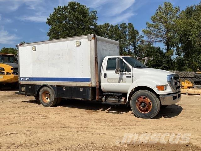 Ford F-750 탱커 트럭