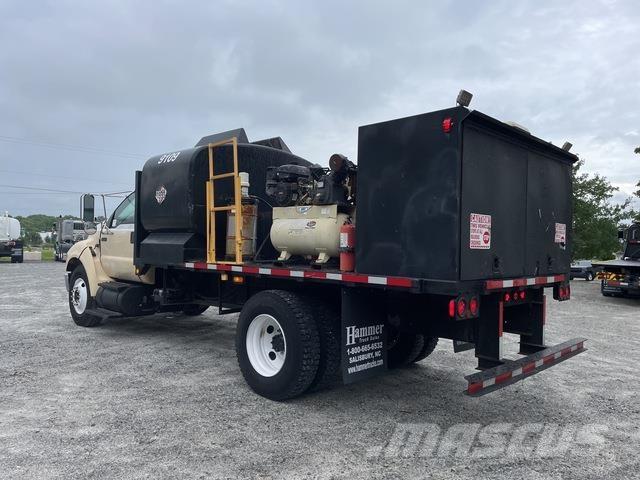 Ford F-750 탱커 트럭