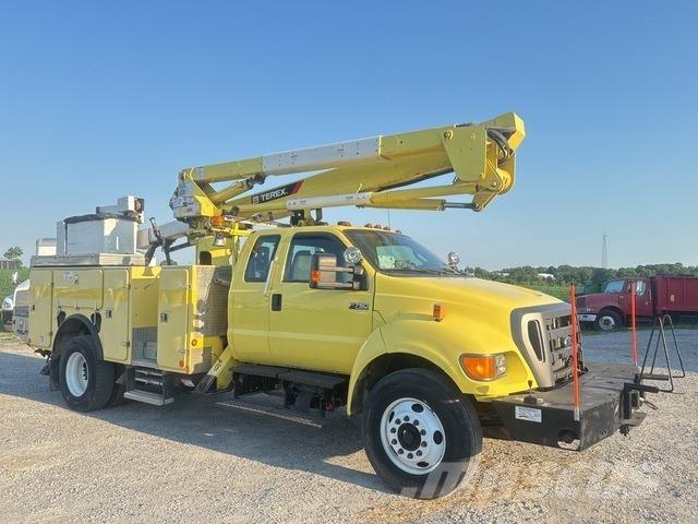 Ford F-750 트럭 탑재 고소작업대