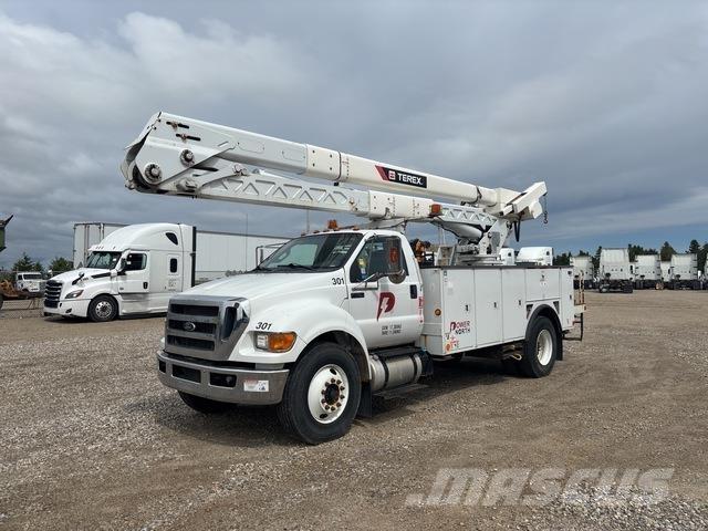 Ford F-750 트럭 탑재 고소작업대