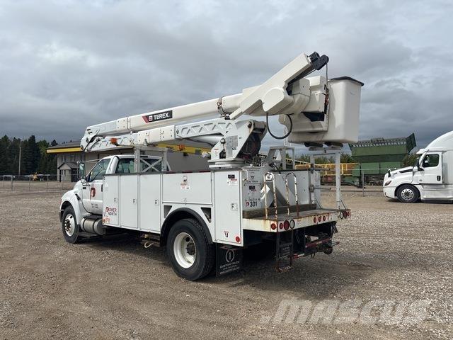 Ford F-750 트럭 탑재 고소작업대