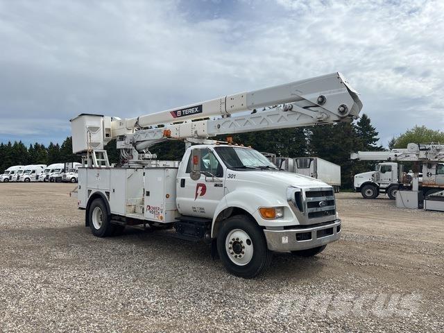 Ford F-750 트럭 탑재 고소작업대