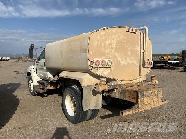Ford F-750 급수차