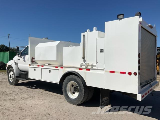 Ford F-750 탱커 트럭
