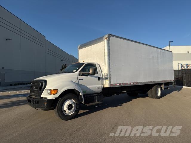 Ford F-750 탑차 트럭