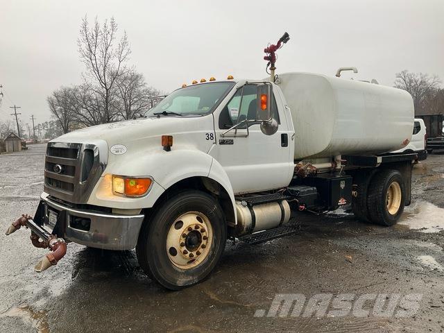 Ford F-750 급수차