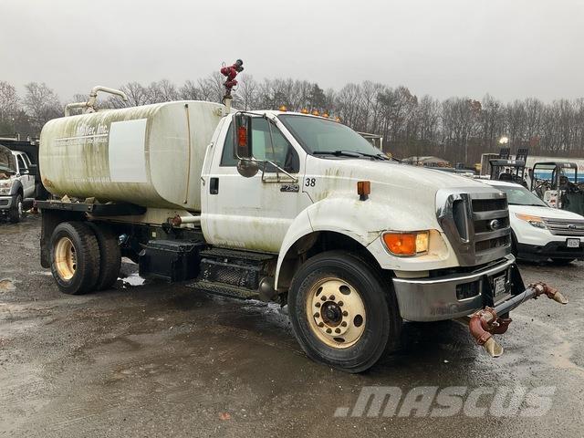 Ford F-750 급수차