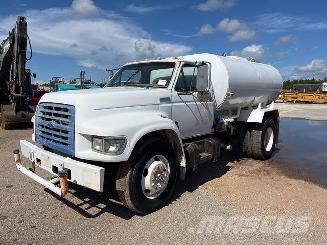 Ford F-800 급수차