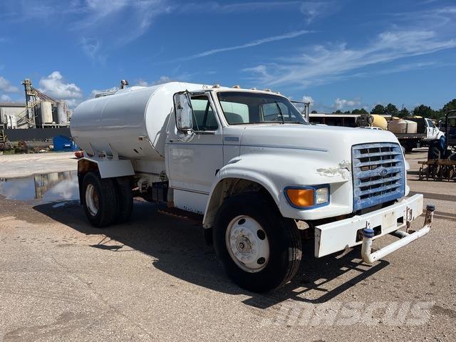 Ford F-800 급수차