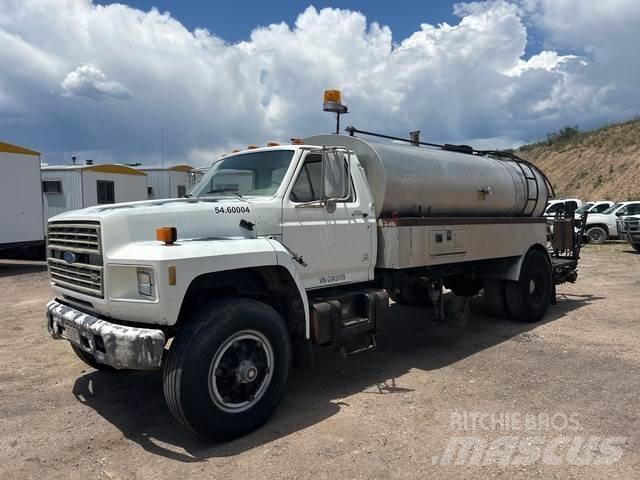 Ford F700 콘크리트 믹서트럭