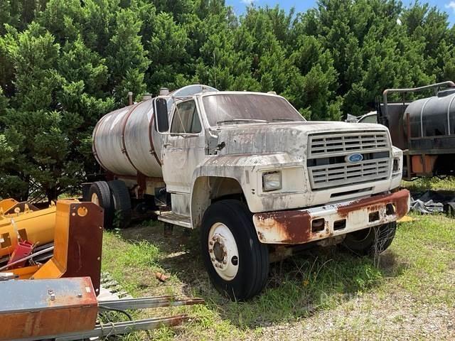 Ford F700 탱커 트럭
