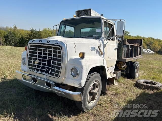 Ford F7000 덤프 트럭