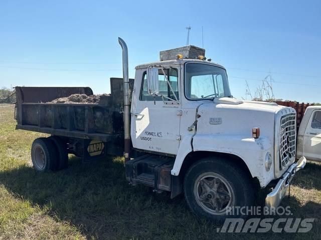 Ford F7000 덤프 트럭