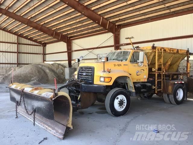 Ford F800 제설 블레이드 및 제설기