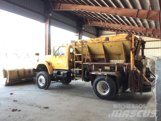Ford F800 제설 블레이드 및 제설기
