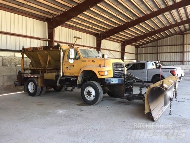 Ford F800 제설 블레이드 및 제설기