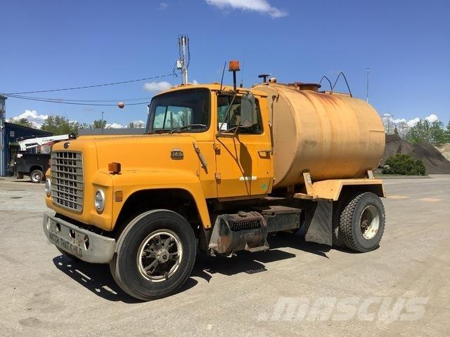 Ford L8000 급수차