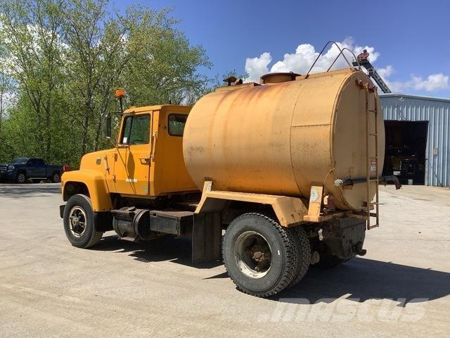 Ford L8000 급수차