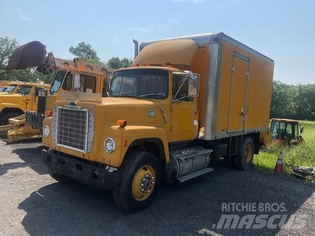 Ford L8000 시립/다목적 차량