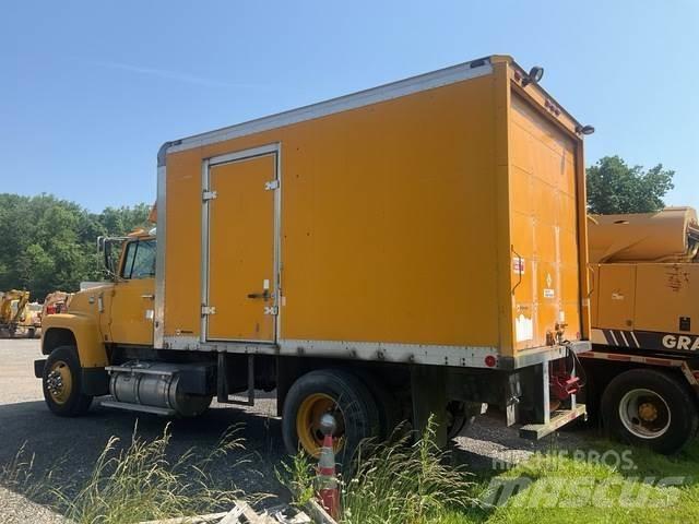 Ford L8000 시립/다목적 차량