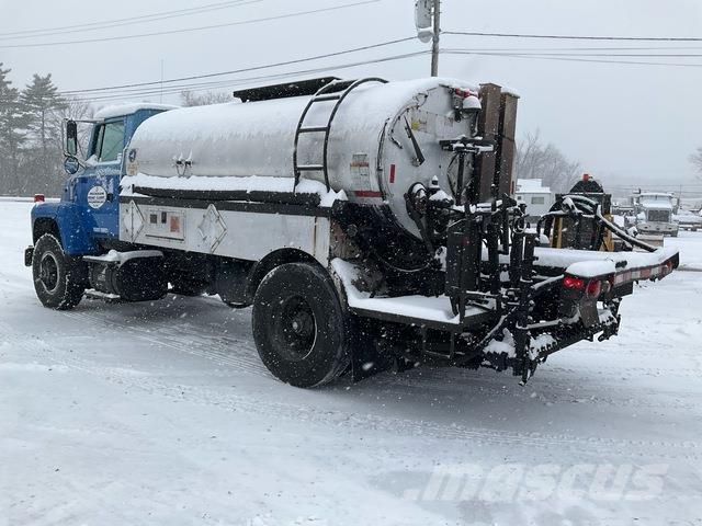 Ford L8000 콘크리트 믹서트럭