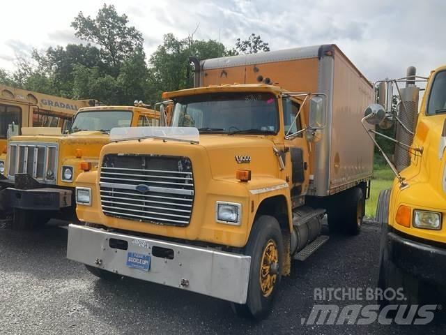 Ford L8000F 탑차 트럭