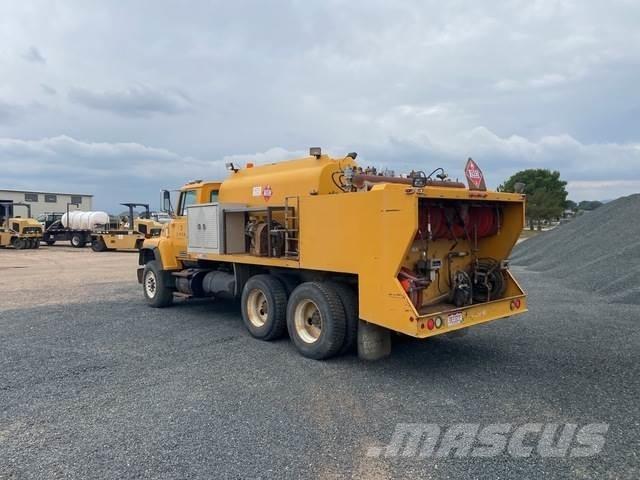 Ford LNT8000 탱커 트럭