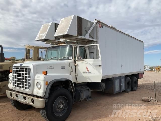 Ford LT8000 패널 화물차