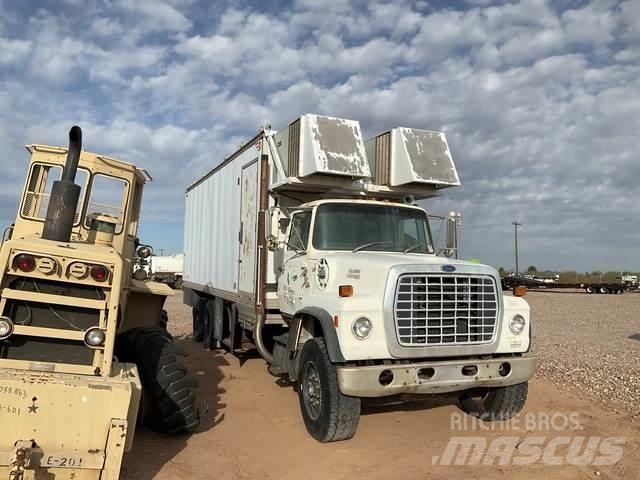 Ford LT8000 패널 화물차