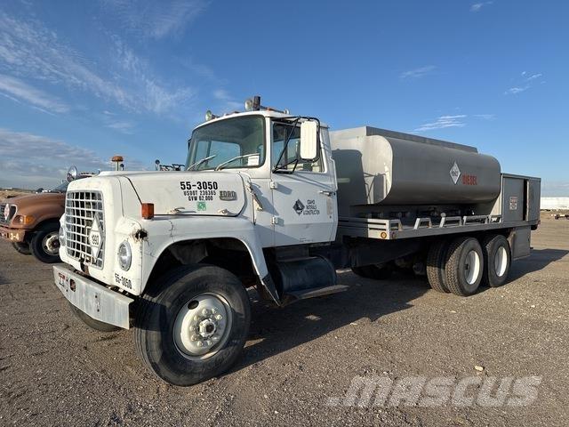 Ford LT8000 탱커 트럭