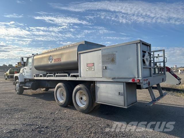 Ford LT8000 탱커 트럭