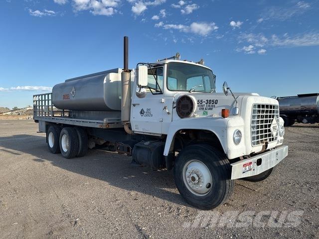 Ford LT8000 탱커 트럭