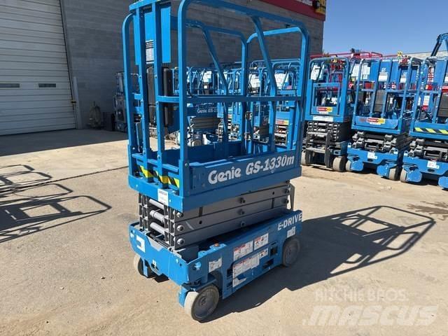 Genie GS-1330M 가위형 리프트