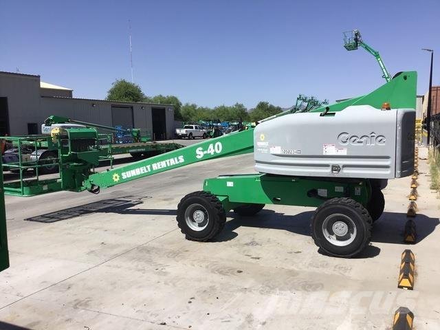 Genie S-40 견인식 전동이동 리프트