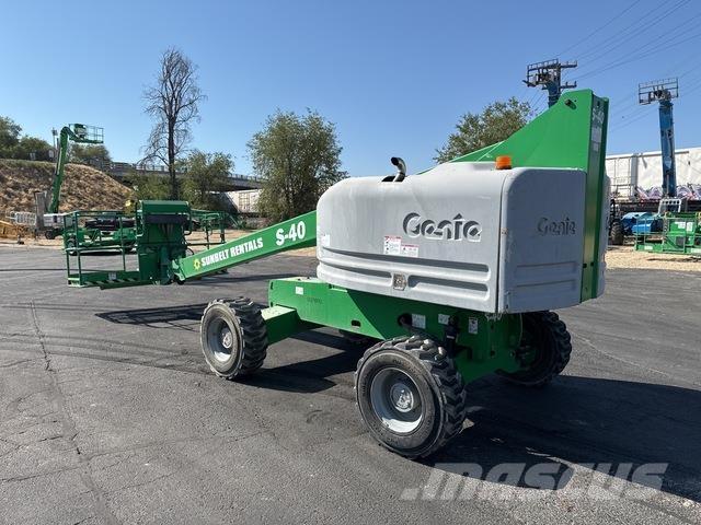 Genie S-40 견인식 전동이동 리프트