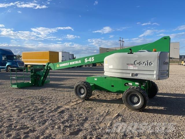 Genie S-45 견인식 전동이동 리프트