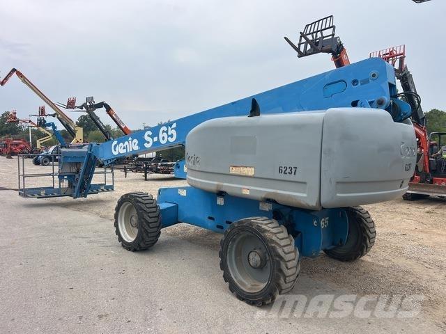 Genie S-65 견인식 전동이동 리프트