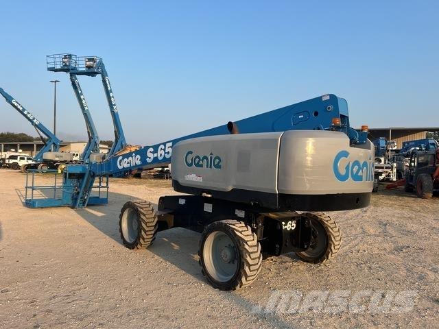 Genie S-65 견인식 전동이동 리프트