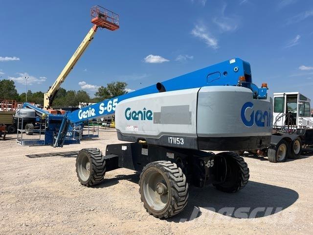 Genie S-65 견인식 전동이동 리프트