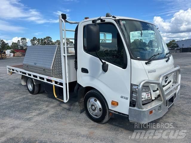 Hino 300 플랫베드/드롭사이드 트럭