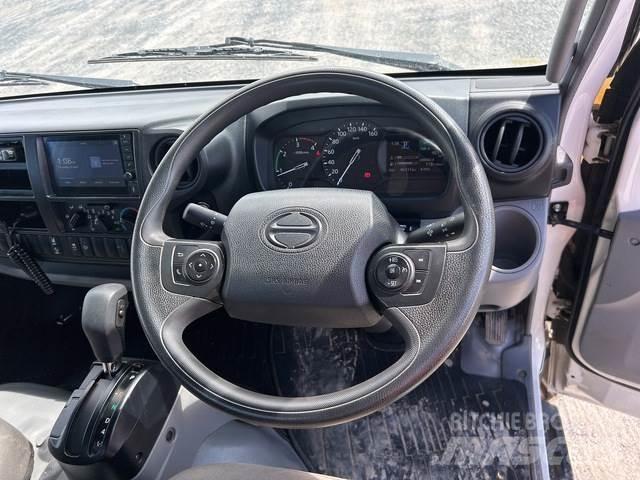 Hino 300 플랫베드/드롭사이드 트럭