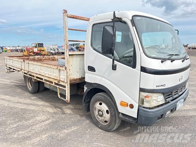 Hino Dutro 플랫베드/드롭사이드 트럭
