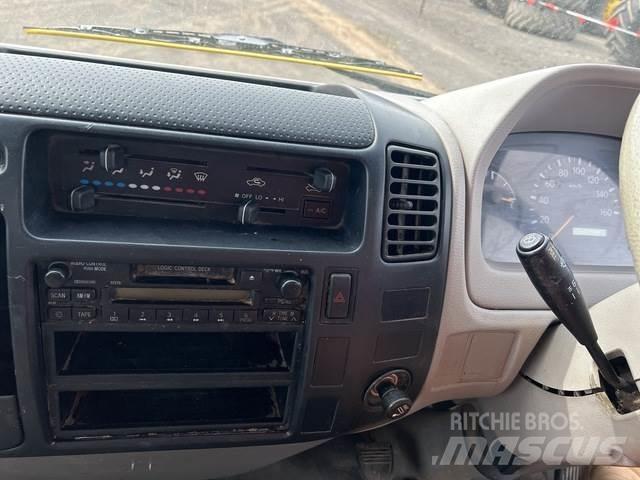 Hino Dutro 플랫베드/드롭사이드 트럭
