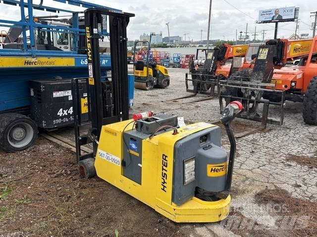 Hyster W40ZC 보행식 리치 지게차